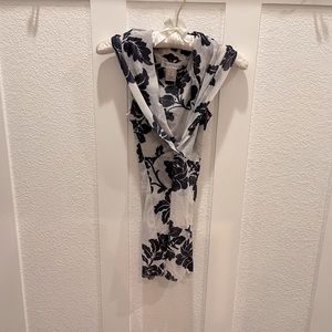 White House Black Market fitted floral top Size S